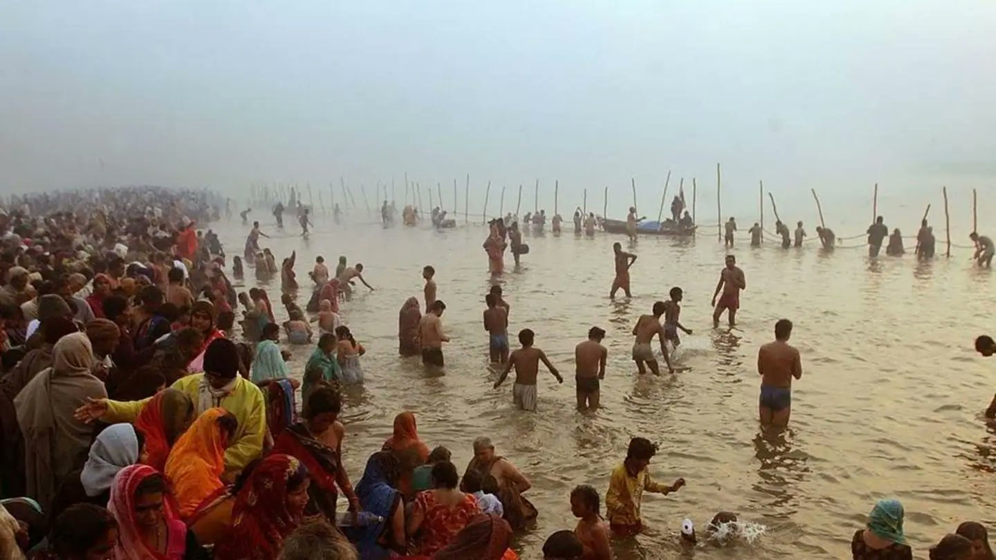 gangasagar mela devotees bathing picture